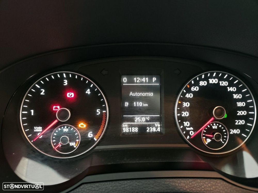 VW Sharan 2.0 TDI Blue Confortline DSG - 25