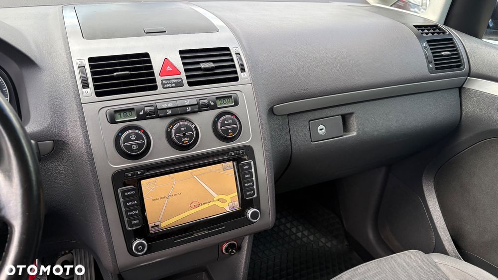 Volkswagen Touran 1.4 TSI DSG Highline - 24