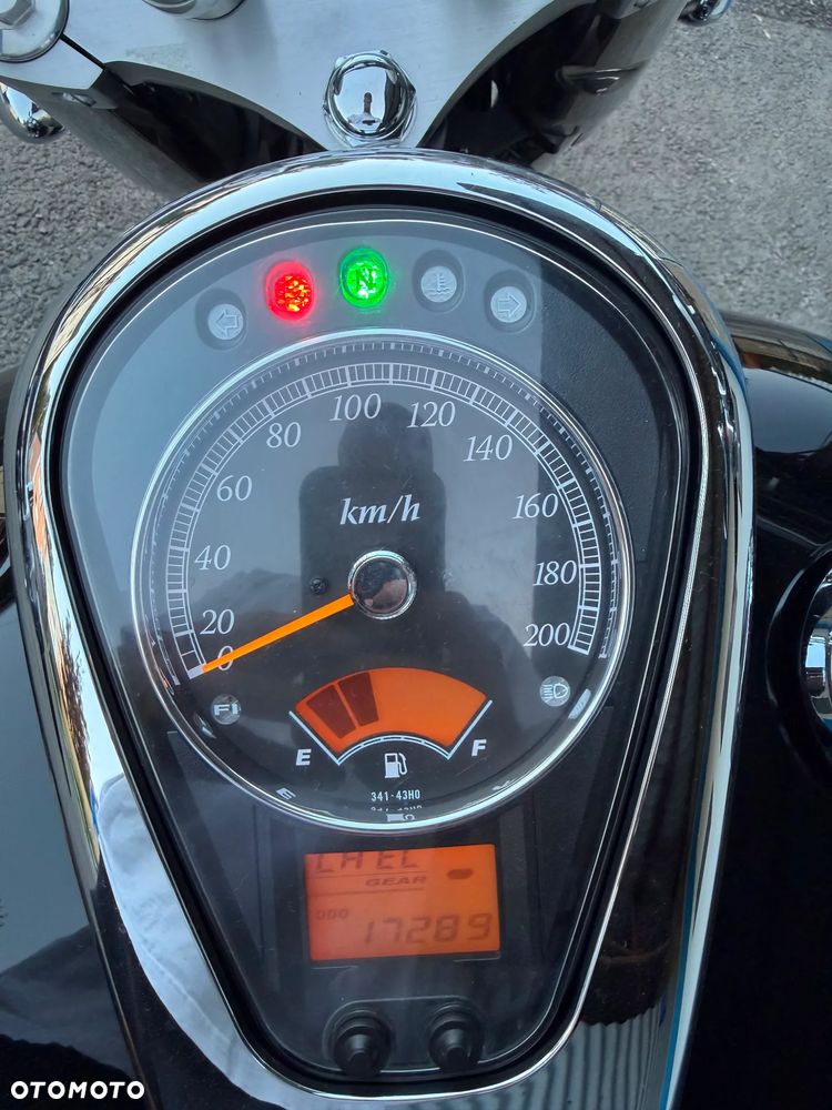 Suzuki Intruder - 14