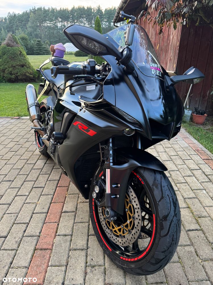 Yamaha R1 - 1