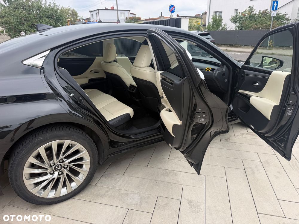 Lexus ES 300h Business Edition + - 14