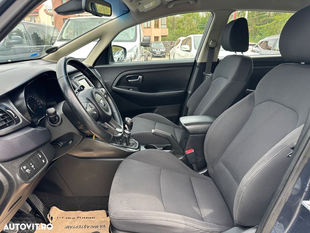 Kia Carens - 26