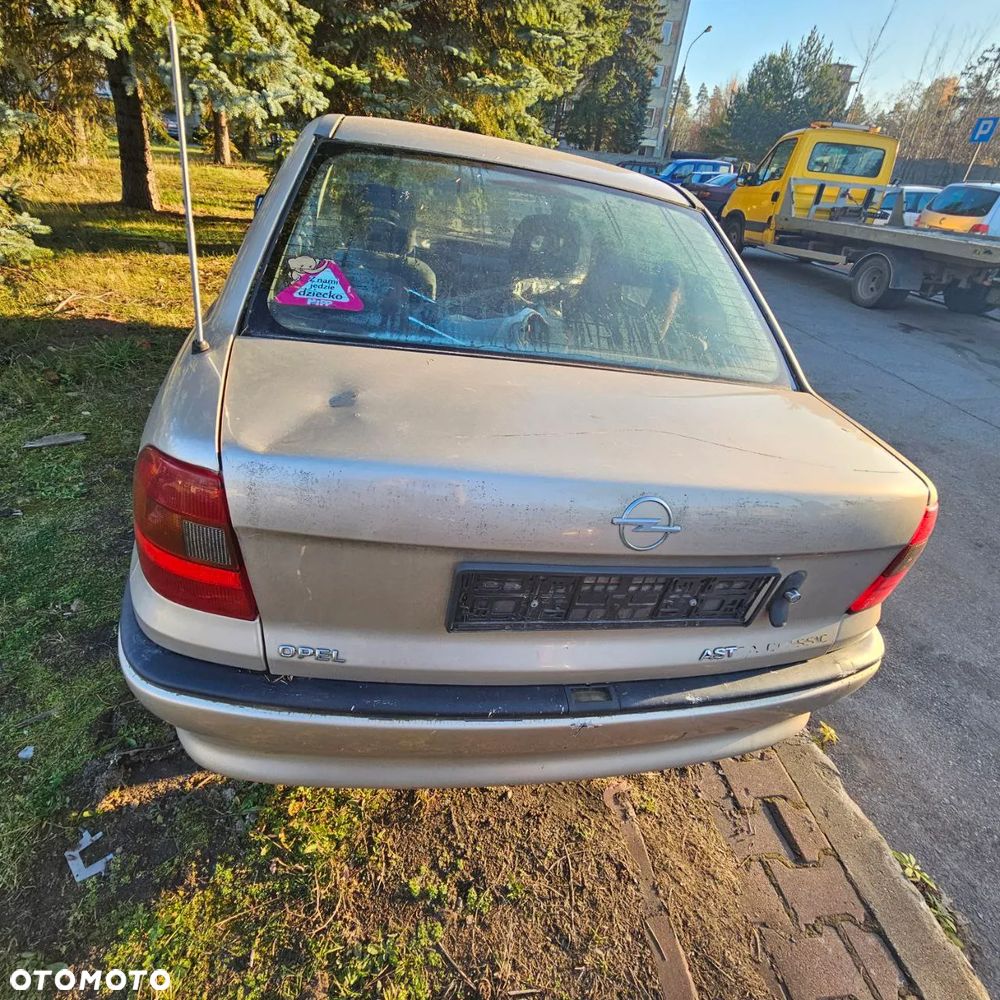 Opel Astra Classic F 1,4 B  (Z489) pojazd na części: maska, zderzak, drzwi, szyby, lusterka, chłodnica - 17