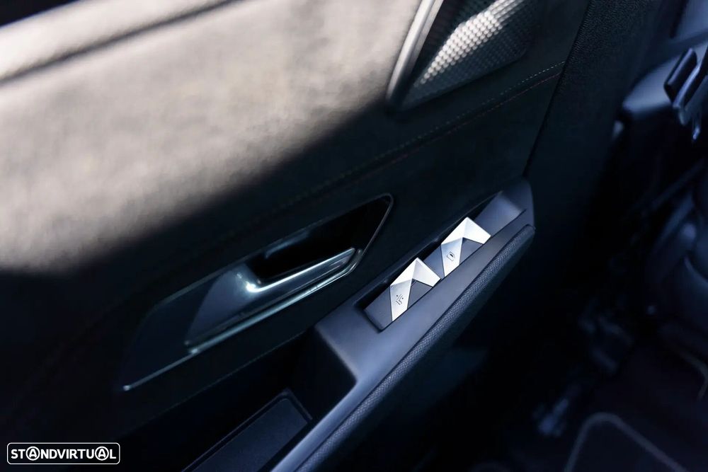 DS DS7 Crossback - 35