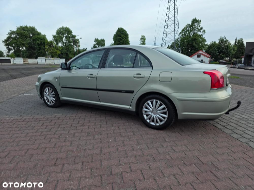 Toyota Avensis 2.0 D-4D Sol - 27