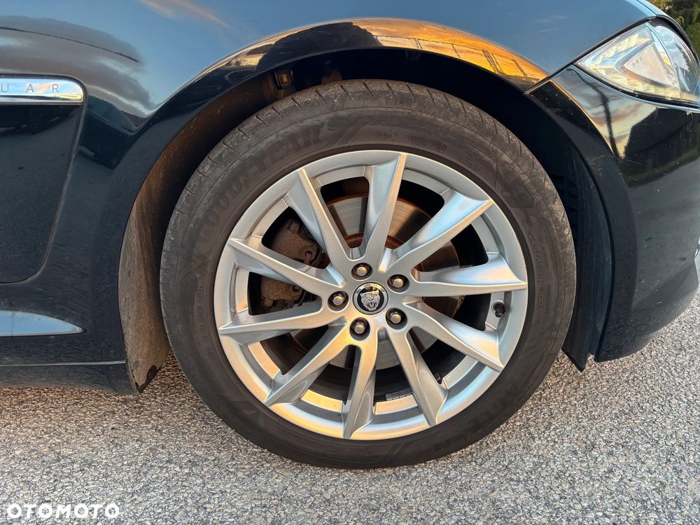 Jaguar XF 2.2 D Premium Luxury - 24