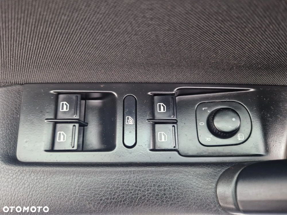 Volkswagen Passat Variant 1.8 TSI Comfortline - 24