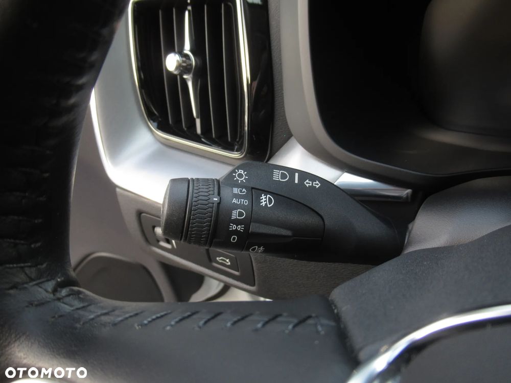 Volvo XC 60 T4 Momentum Pro - 13