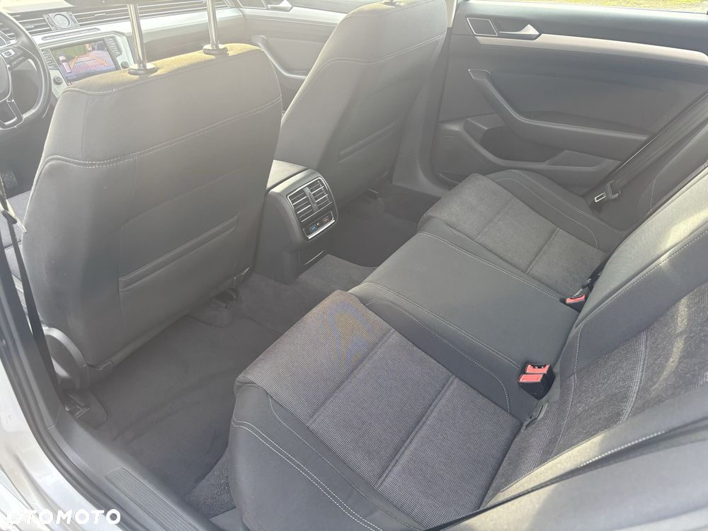 Volkswagen Passat - 8