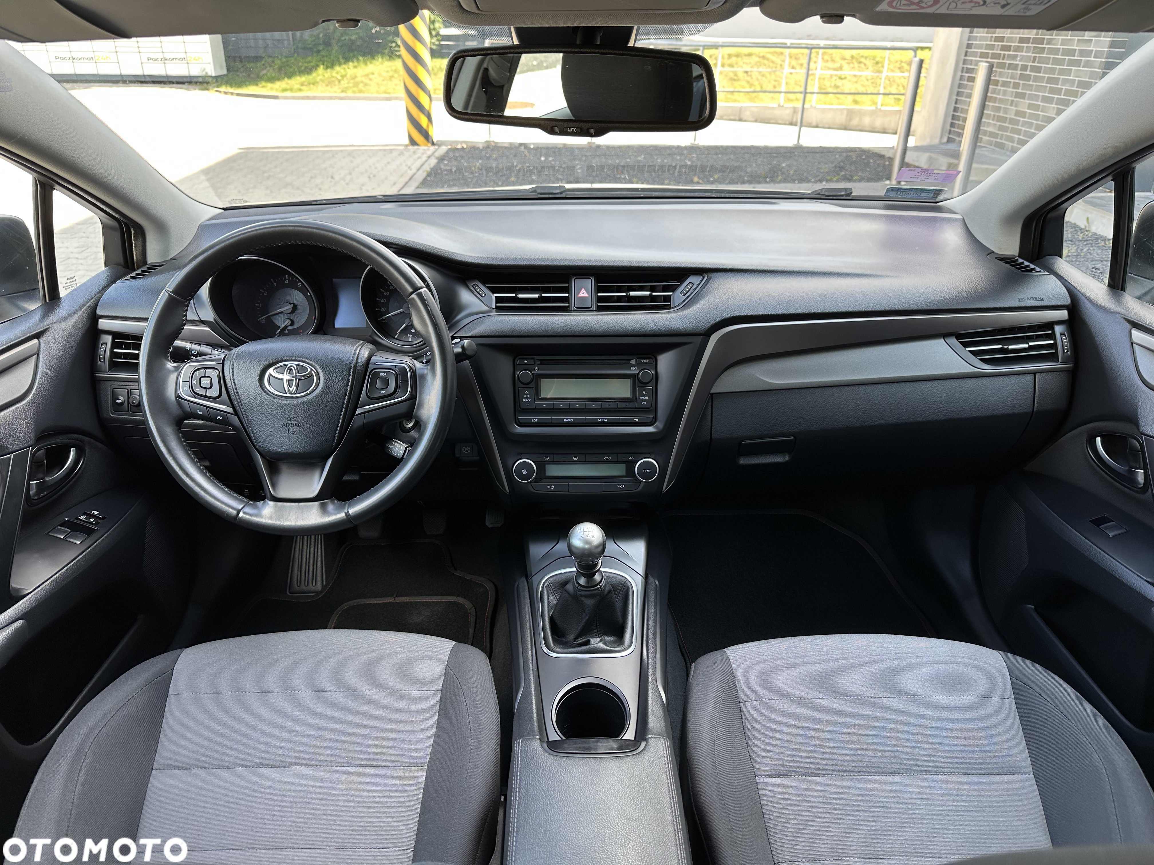 Toyota Avensis 1.6 Active - 32