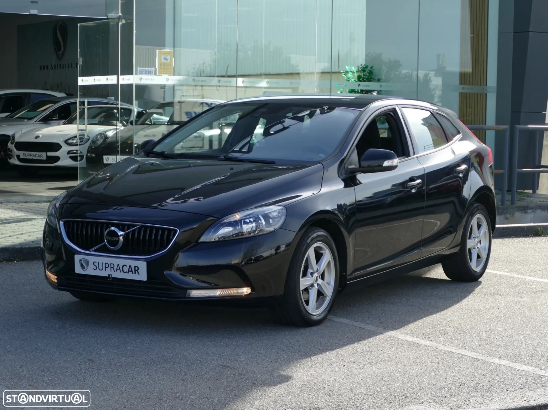 Volvo V40 2.0 D2 Momentum - 1