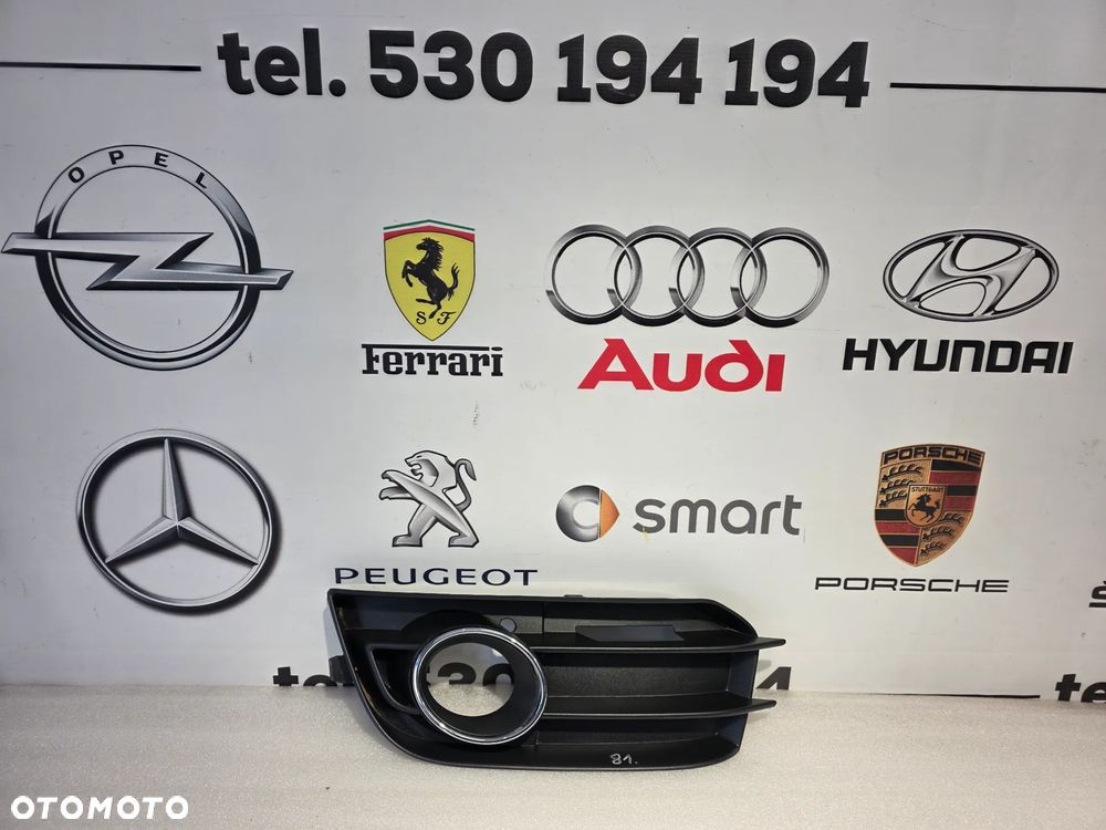 AUDI A1 8X0 10- LEWA KRATKA BOCZNA ZDERZAKA PRZEDNIEGO PRZÓD NR 8X0807681A NR AUKCJI KB81 - 1