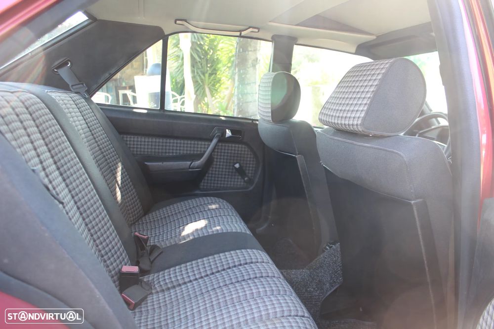 Mercedes-Benz W201 (1982-1993) 190 D 2.5 Turbo - 30
