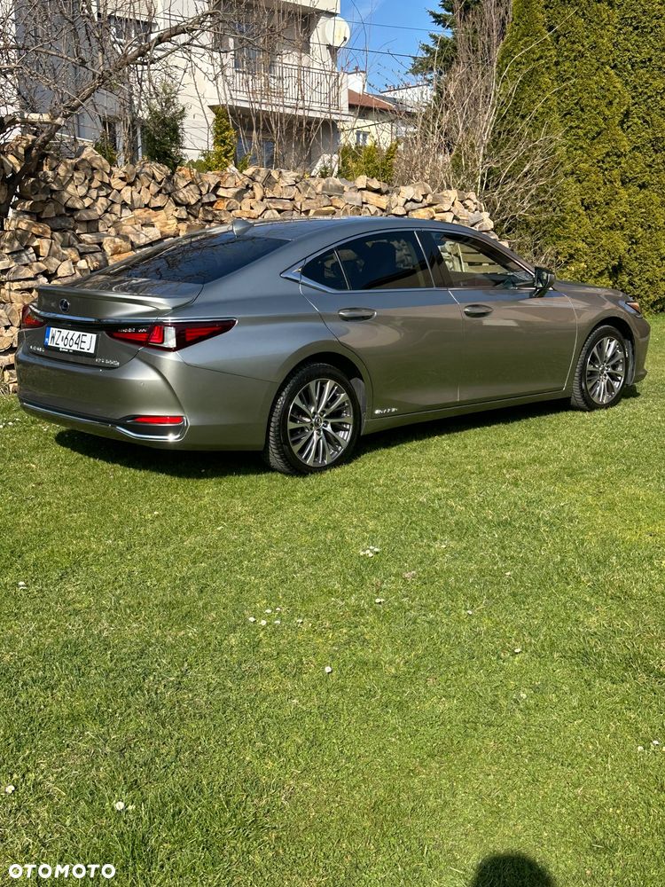 Lexus ES 300h Business Edition + - 36