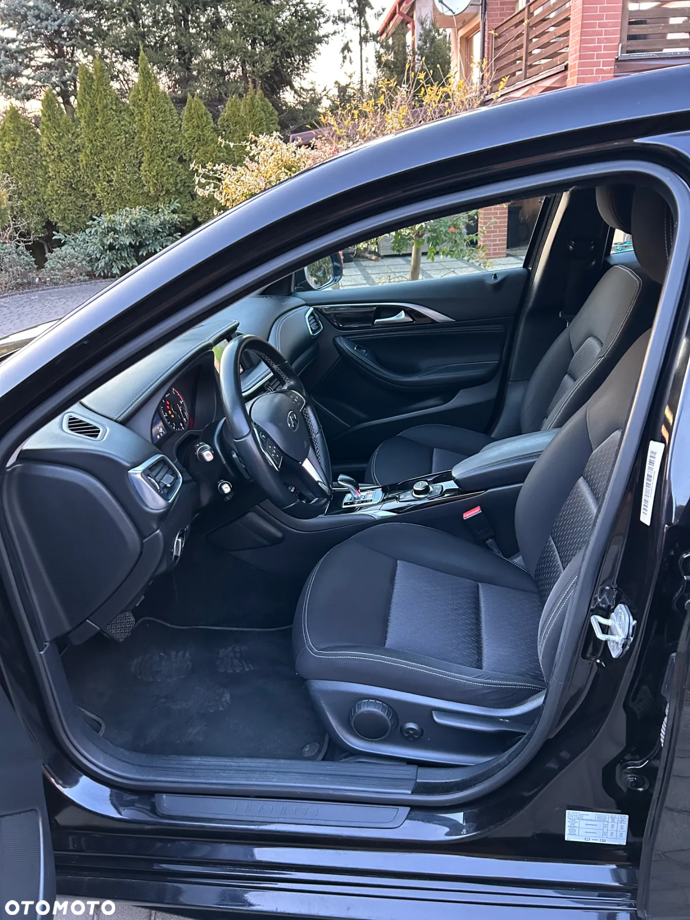 Infiniti Q30 2.2d 7DCT - 11