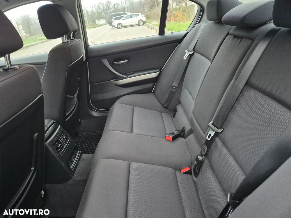 BMW Seria 3 318d - 11