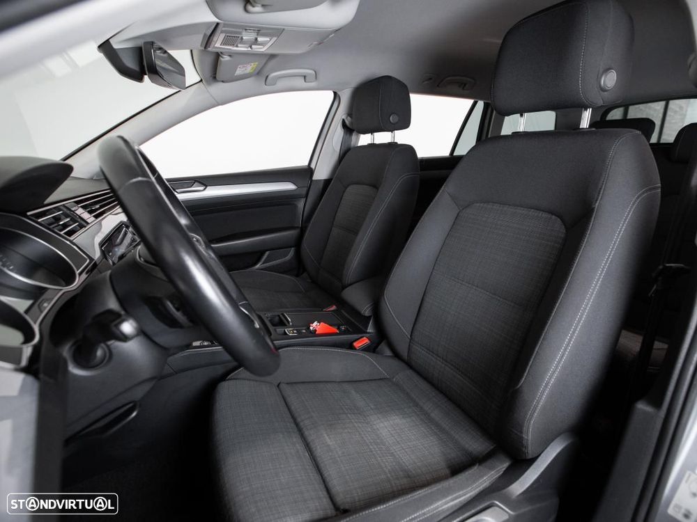 VW Passat Variant 2.0 TDi Business DSG - 8