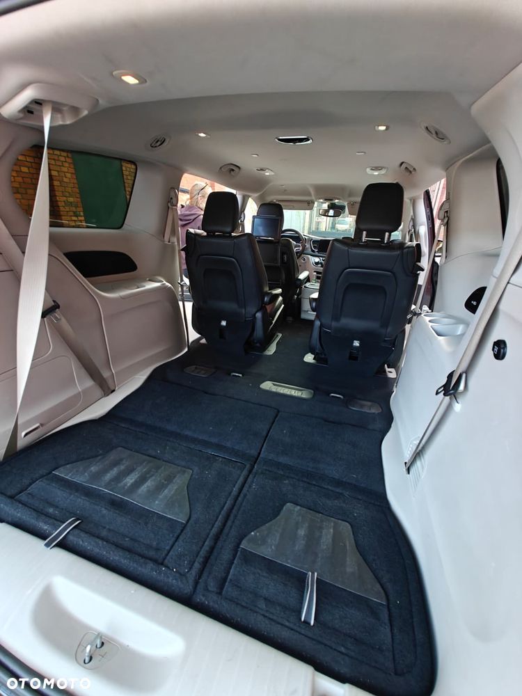 Chrysler Pacifica - 15