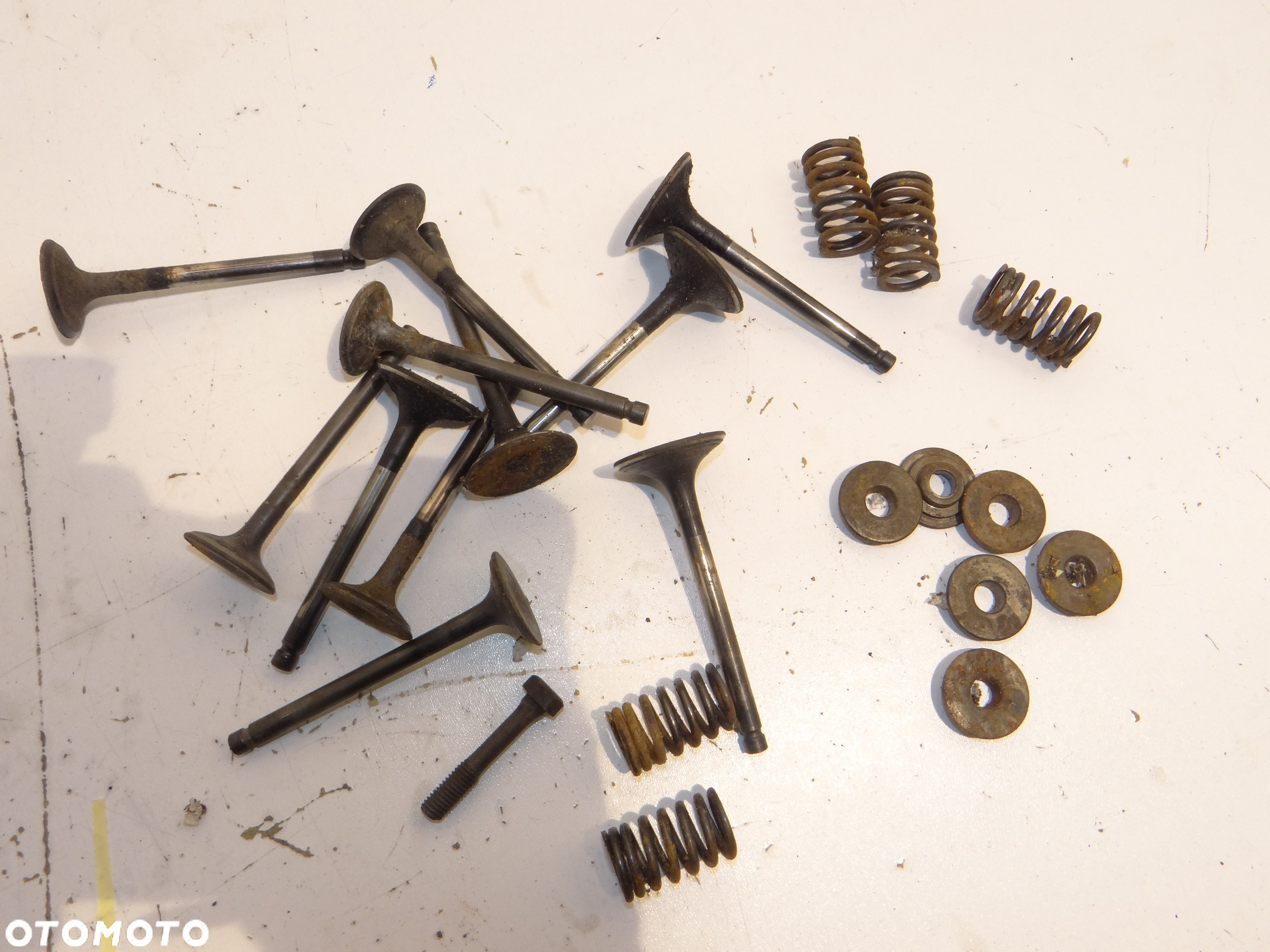 Yamaha XS 750 głowica cylinder tłoki szklanki płytki zaworowe wałek rozrządu pokrywa głowicy Y1238 - 35