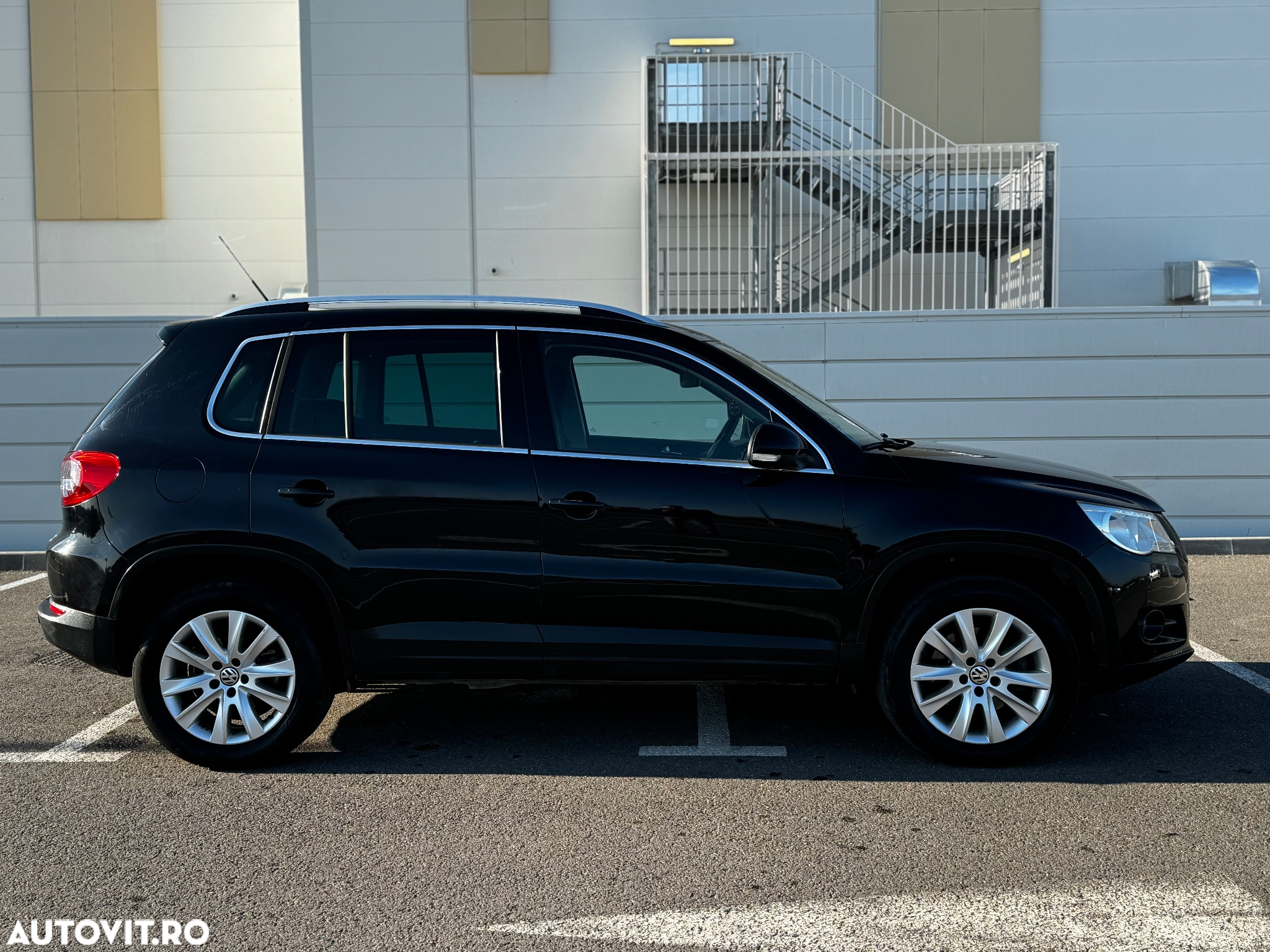 Volkswagen Tiguan 2.0 TDI 4Motion DSG Sport & Style - 5
