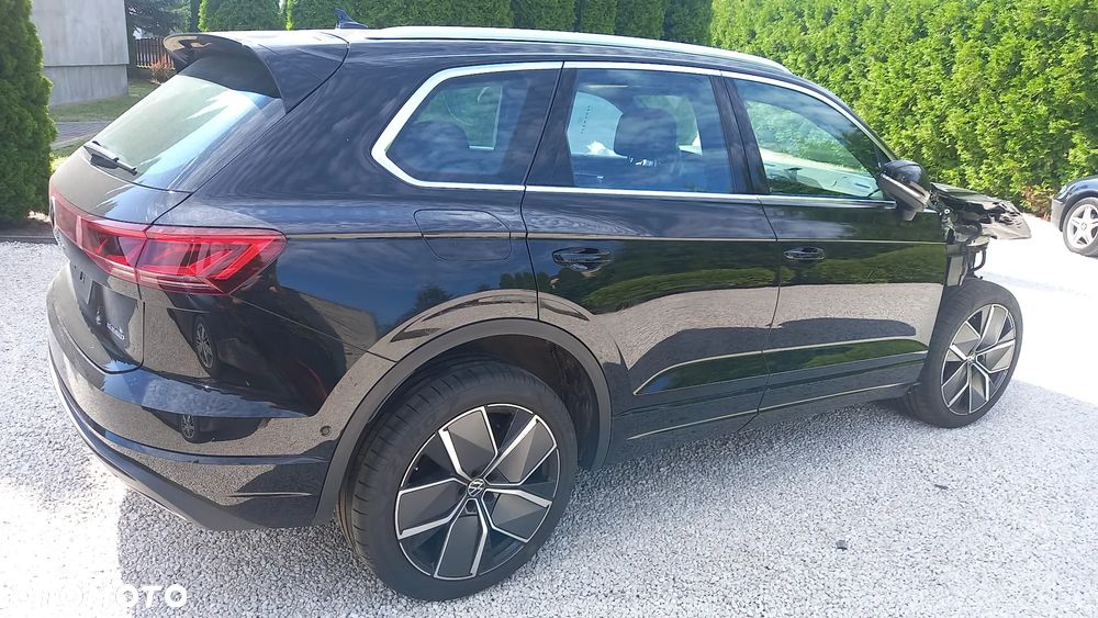 Volkswagen Touareg - 1