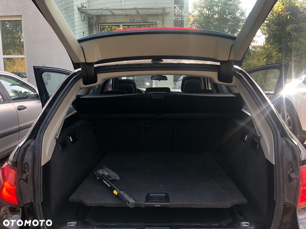 BMW Seria 5 525d Touring - 14