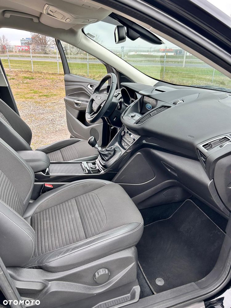 Ford Kuga 1.5 EcoBoost 2x4 ST-Line - 37