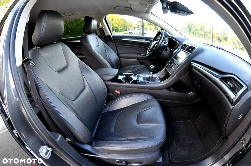 Ford Mondeo 2.0 EcoBlue Titanium - 24