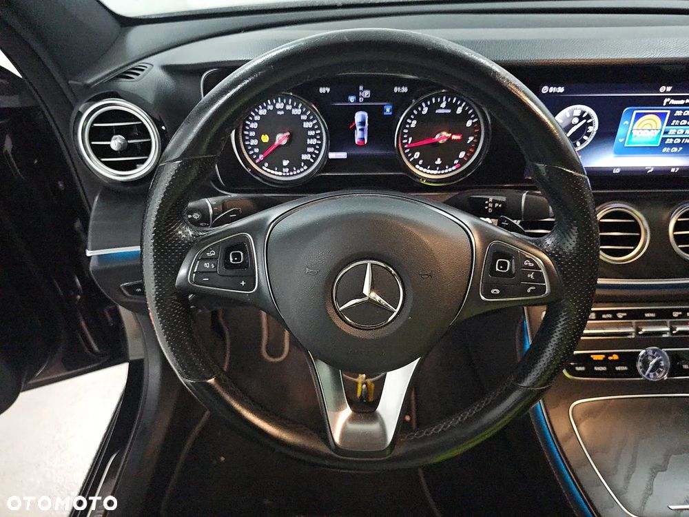 Mercedes-Benz Klasa E 300 9G-TRONIC AMG Line - 12