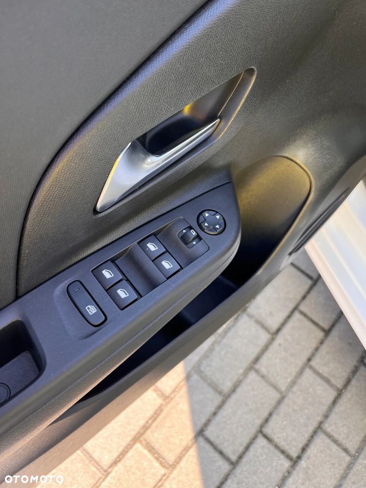 Opel Corsa 1.2 Business S&S - 10