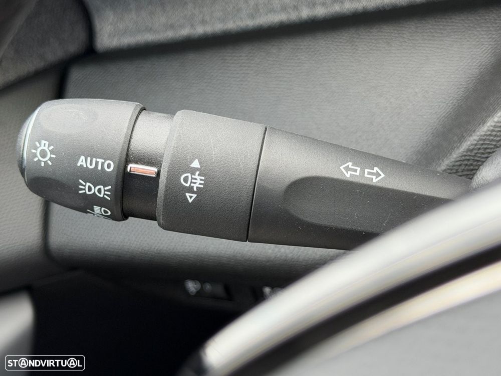 Peugeot 308 SW 1.6 Hybrid Allure e-EAT8 - 29