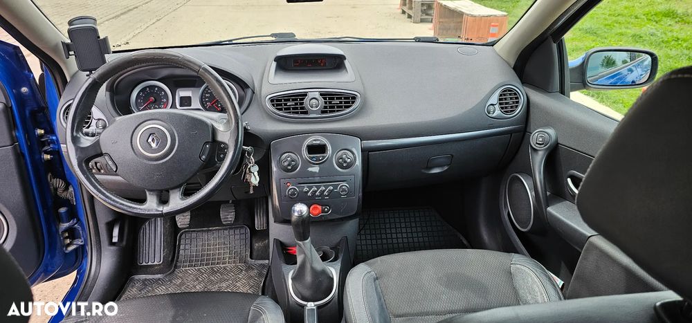 Renault Clio III 1.4 Privilege - 11