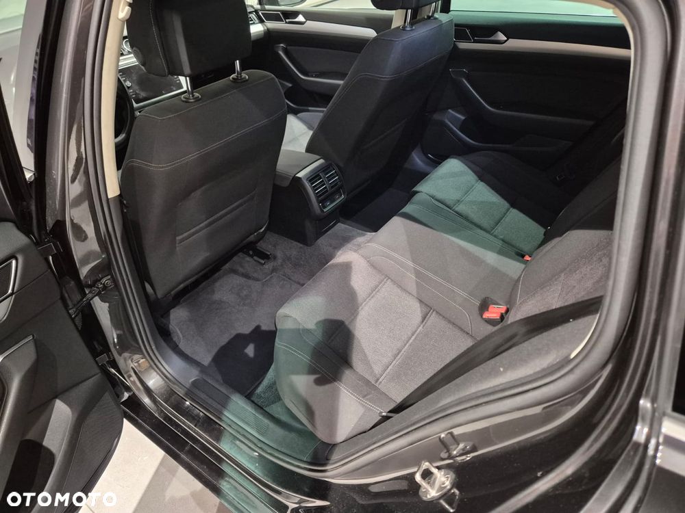 Volkswagen Passat 1.6 TDI (BlueMotion Technology) DSG Comfortline - 11