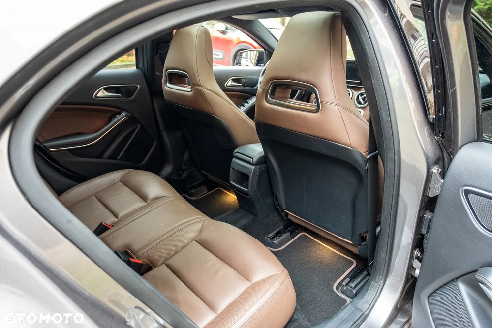 Mercedes-Benz Klasa A 180 7G-DCT Urban - 20