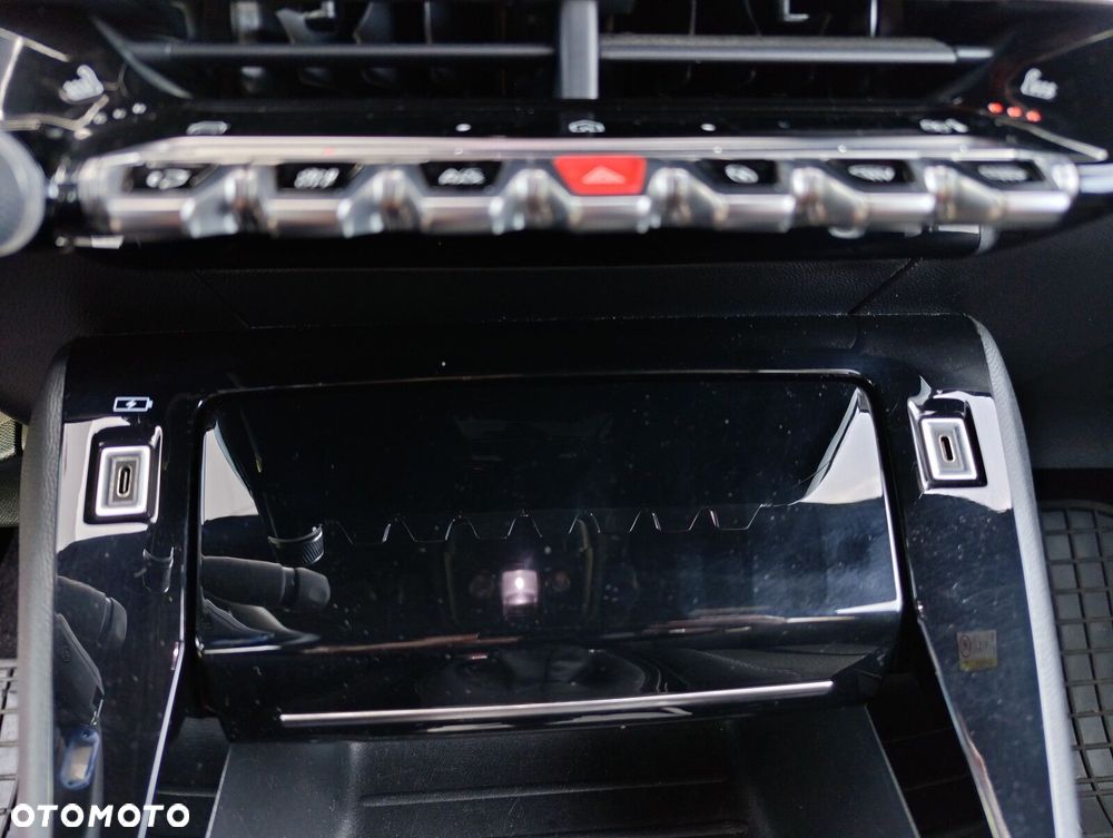 Peugeot 2008 PureTech 100 Allure S&S BVM6 - 29