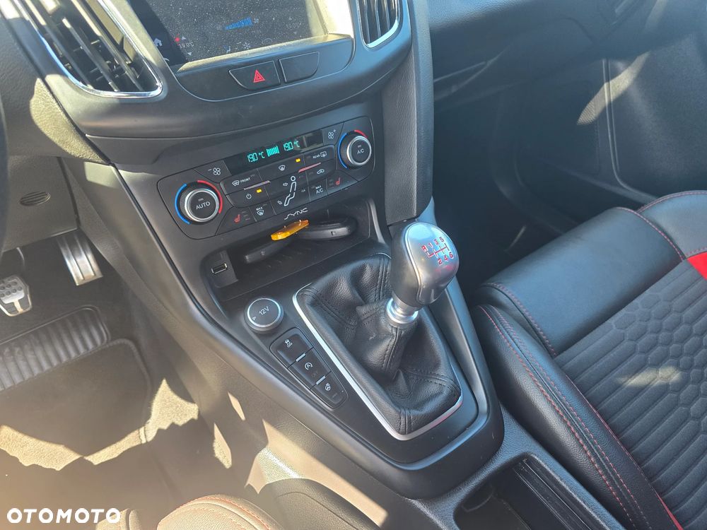 Ford Focus 2.0 EcoBoost ST mit Leder-Exclusiv-Paket - 17