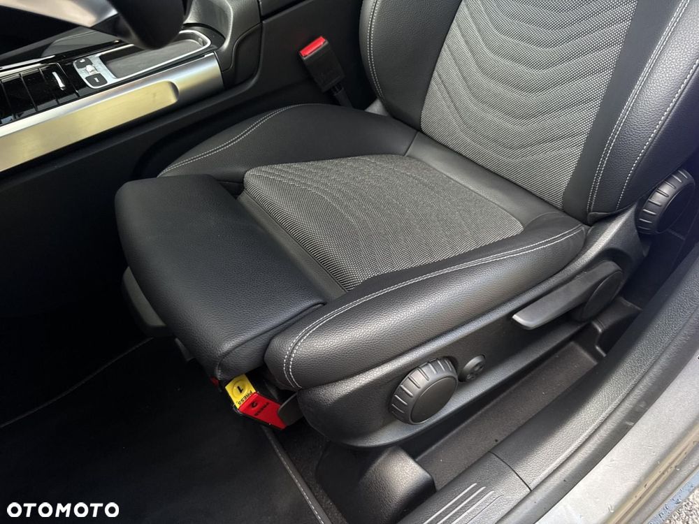Mercedes-Benz GLB - 14