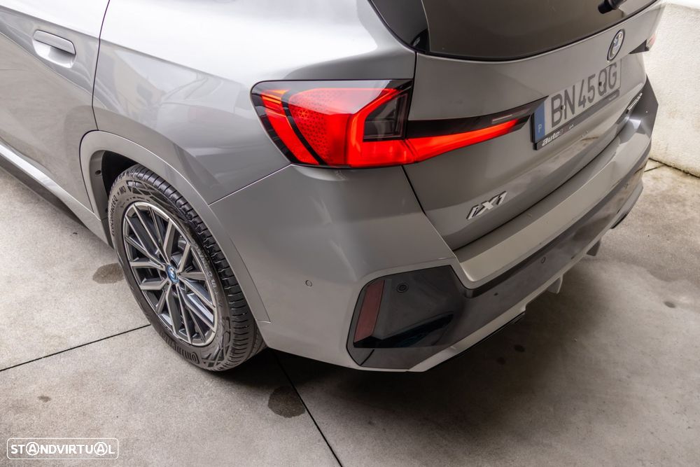 BMW iX1 eDrive20 Pack Desportivo M - 13