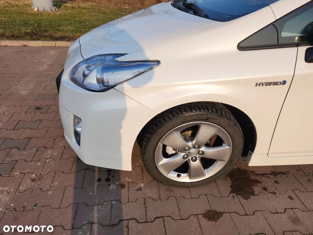 Toyota Prius 1.8 HSD Prestige - 4