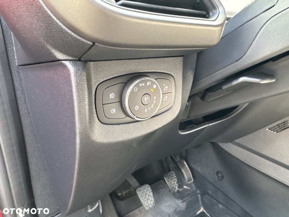 Ford Transit Courier - 21