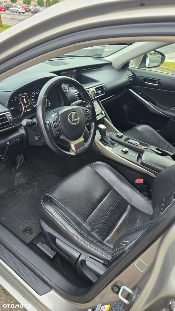 Lexus IS 200t / 300 Elegance - 6