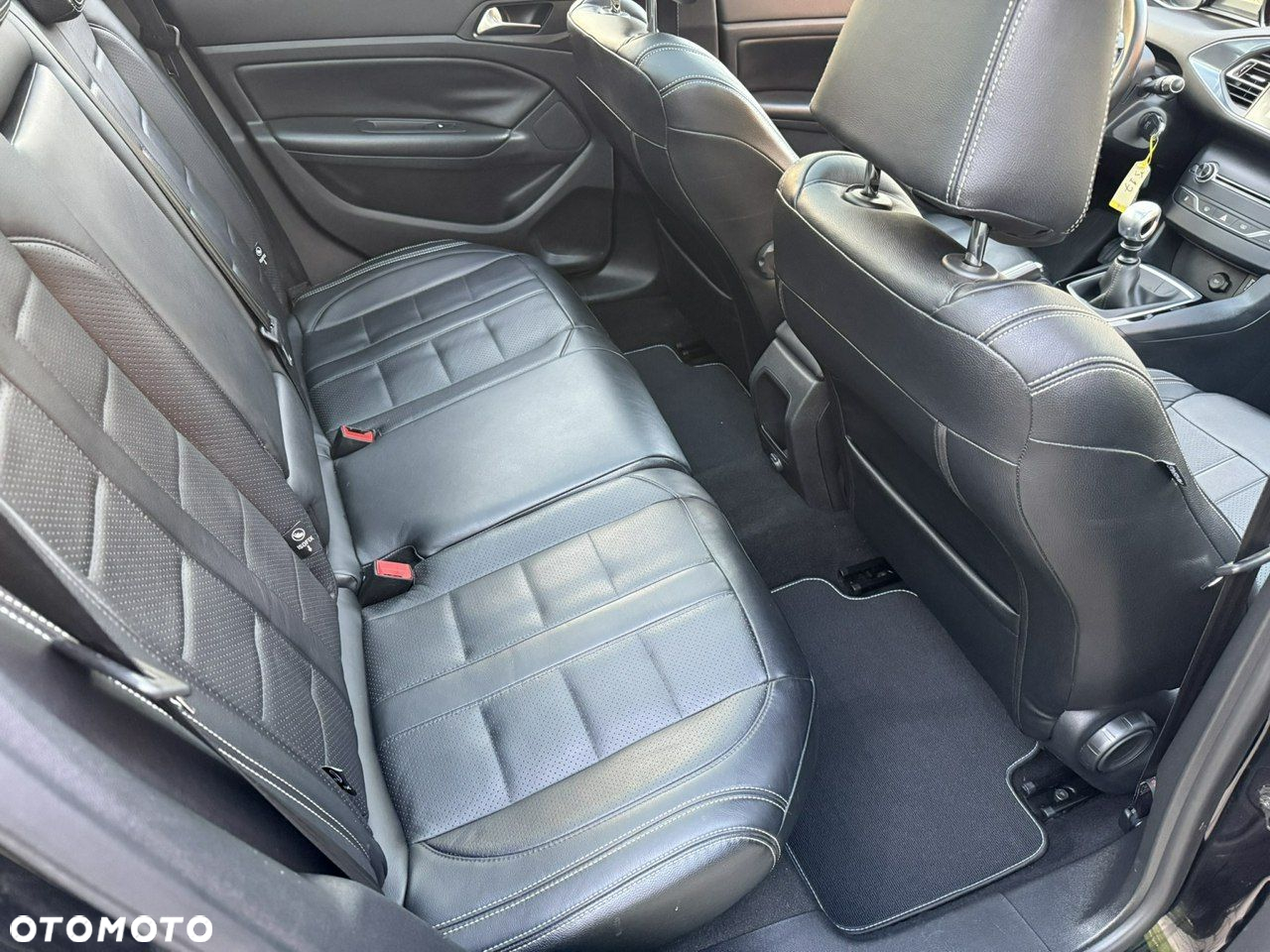 Peugeot 308 1.6 BlueHDi Allure S&S - 21