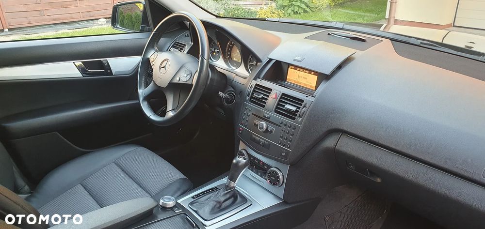 Mercedes-Benz Klasa C 180 CGI Automatik BlueEFFICIENCY Avantgarde - 35