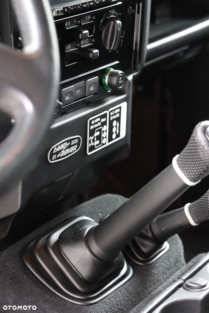 Land Rover Defender 90 2.2 TD4 E - 21