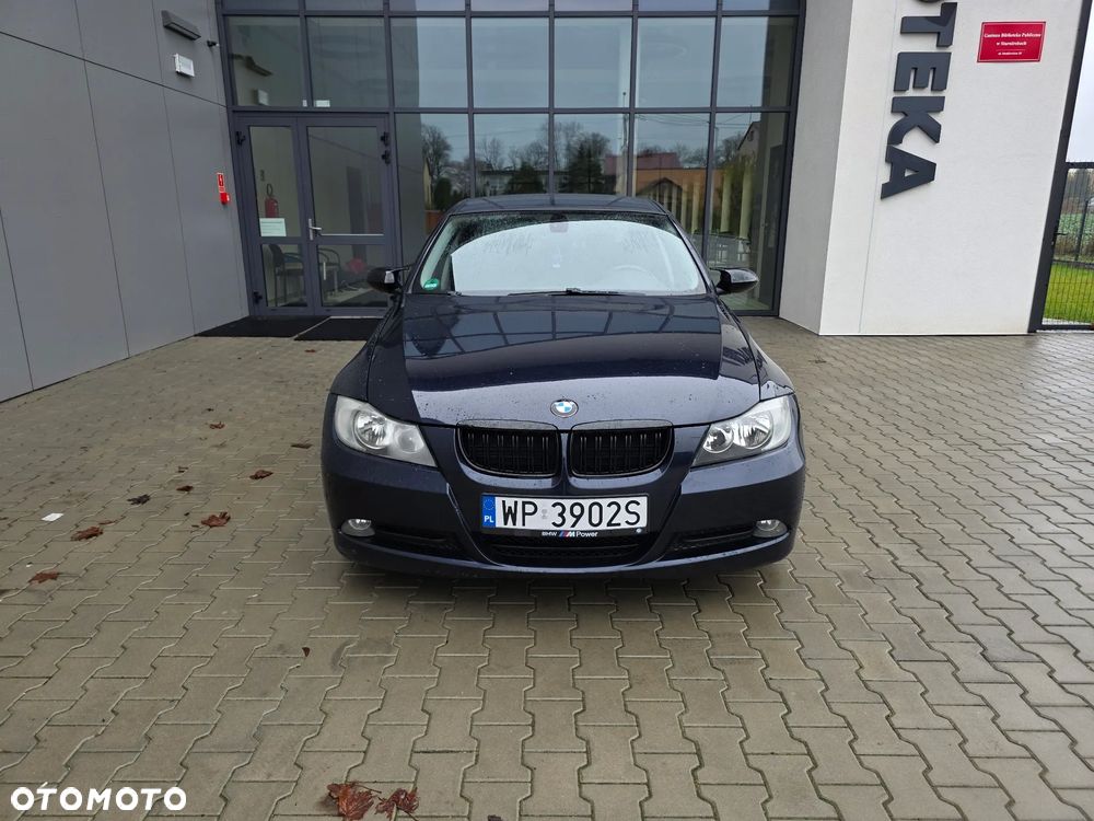 BMW Seria 3 318i - 1
