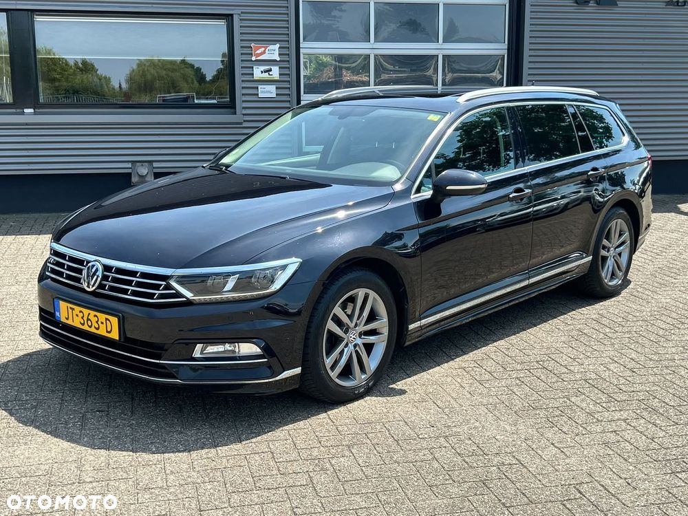 Volkswagen Passat - 1