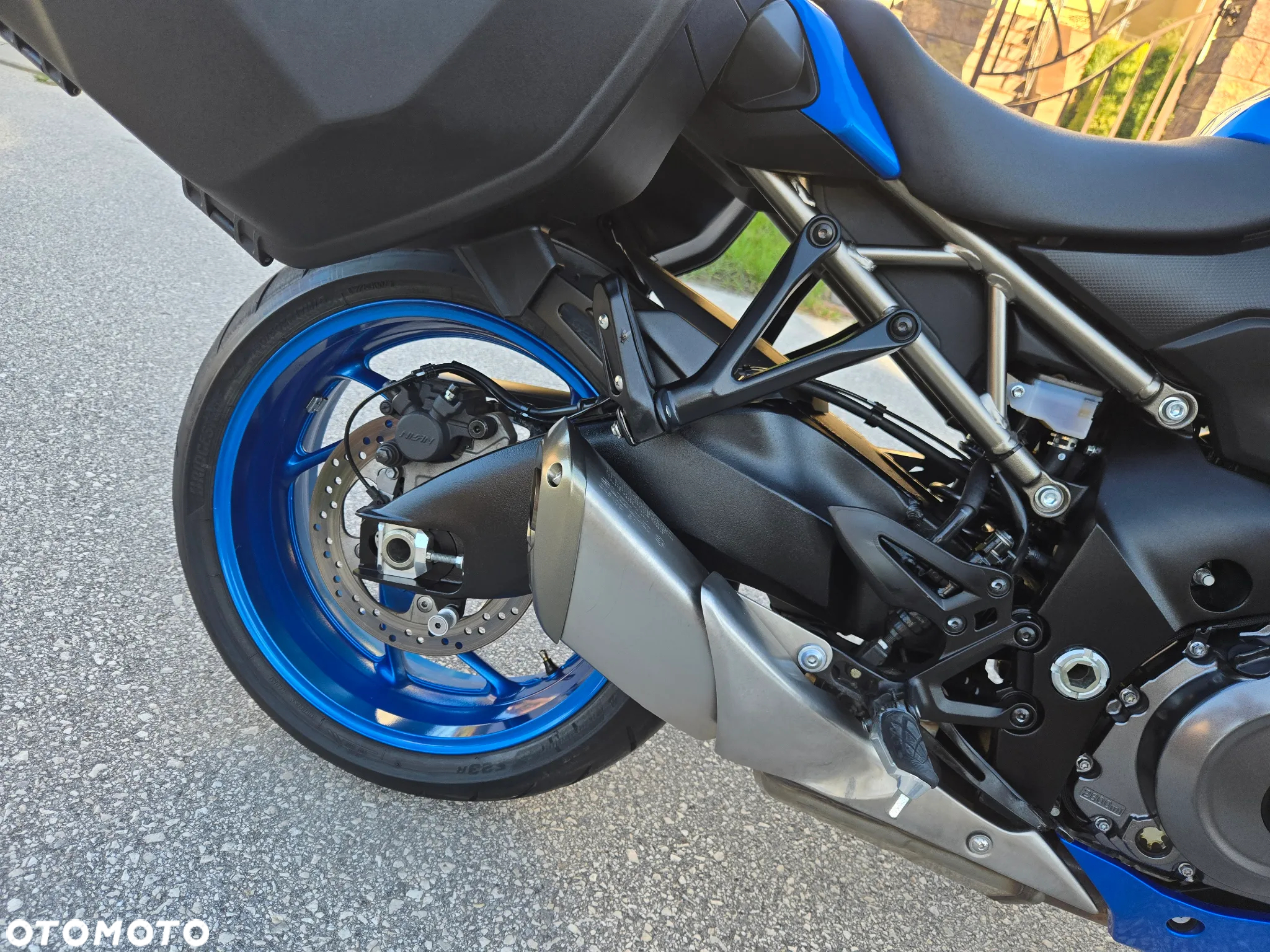 Suzuki GSX - 19