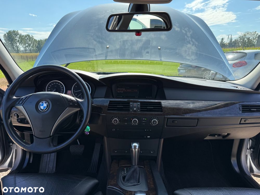 BMW Seria 5 545i - 11