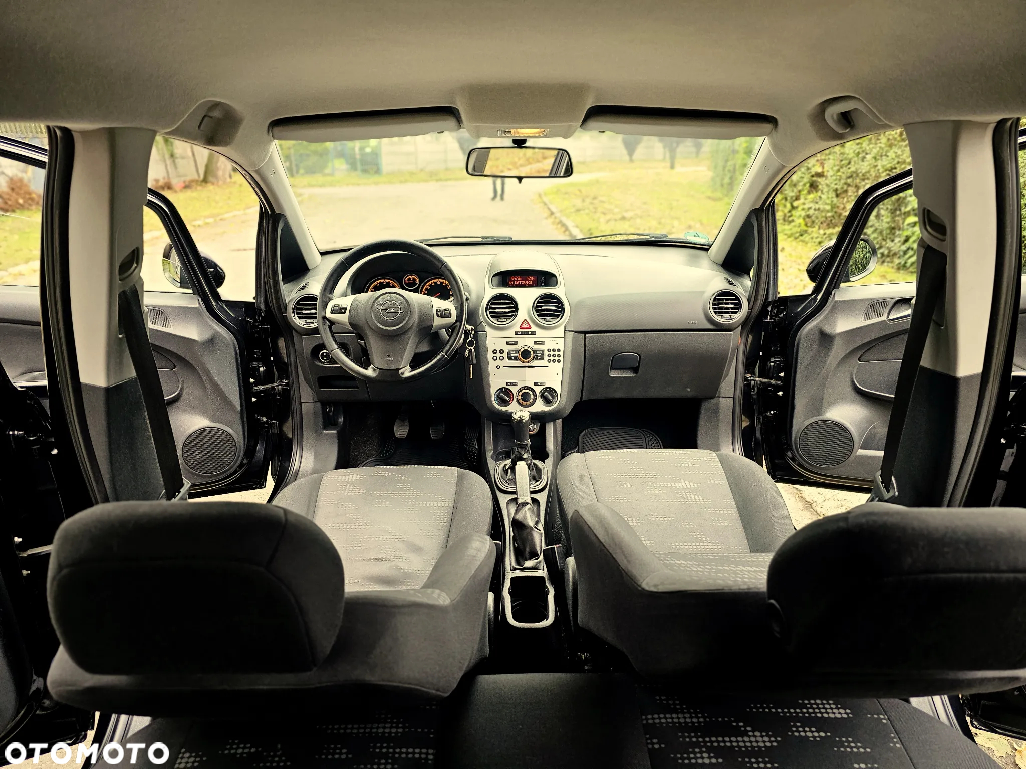 Opel Corsa 1.4 16V Satellite - 5