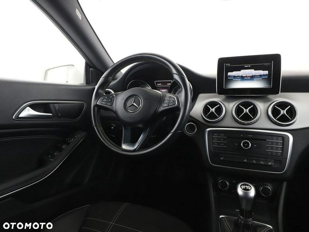 Mercedes-Benz CLA 180 Urban - 17